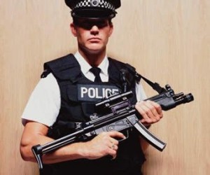 uk police officer with submachine gun